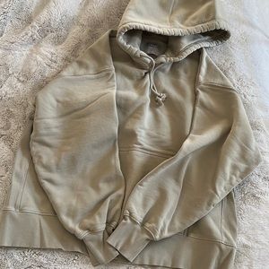 Aritzia boyfriend hoodie. Size 2 looks new
